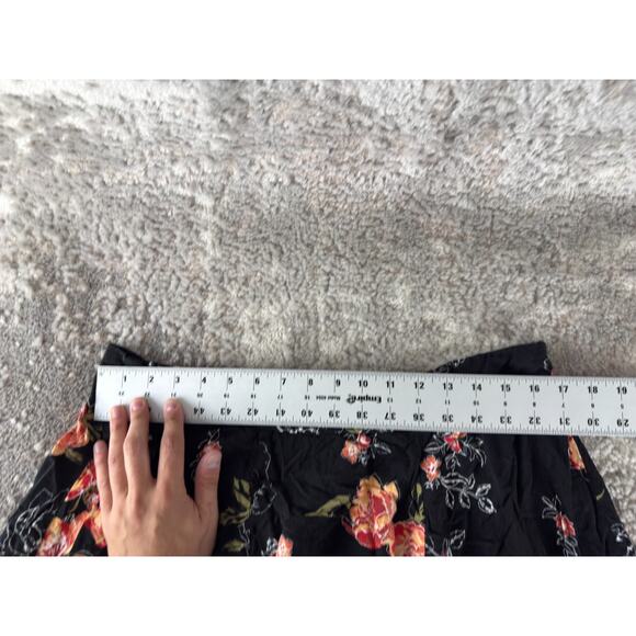 Torrid Plus Size 1X Dark Floral Print Casual Mini A Line Skirt Pull On - Picture 4 of 8